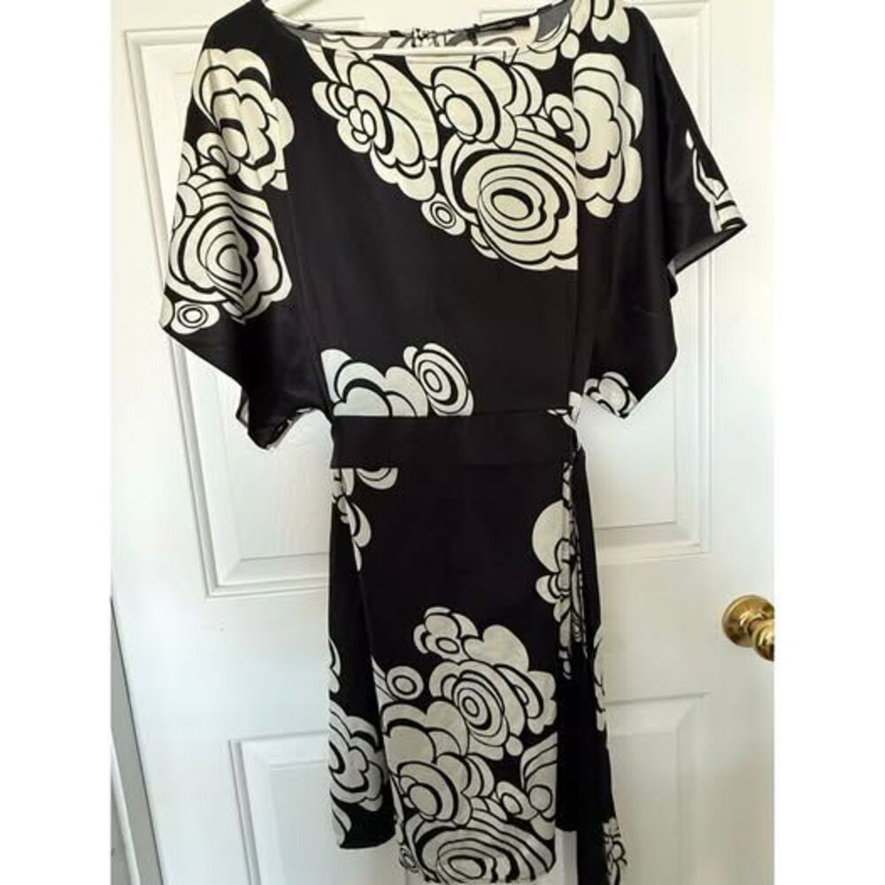 093. Dunner Stores preloved black and cream floral dress